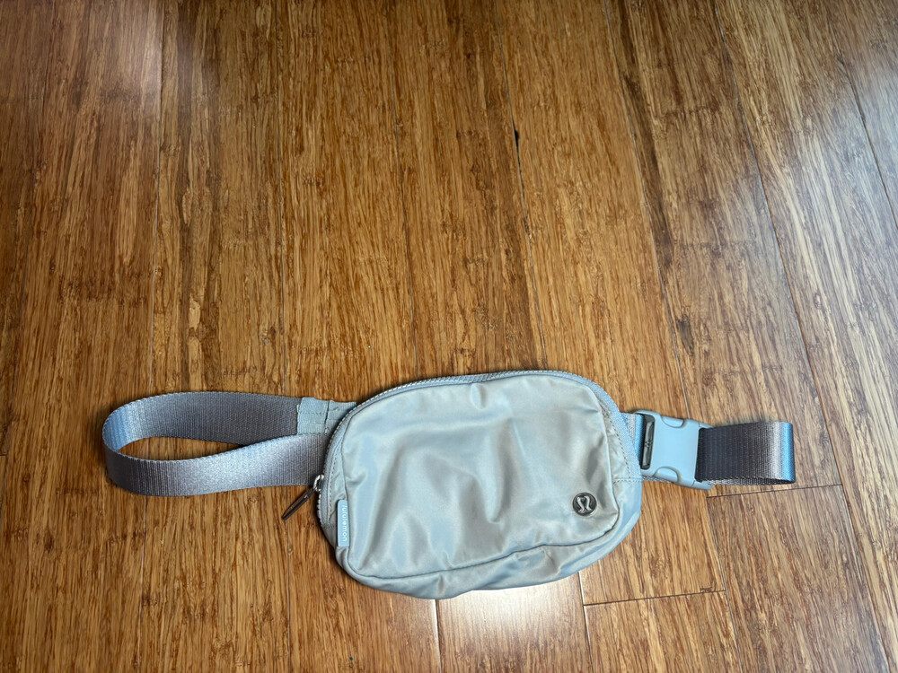Lululemon Belt Bag Crossbody Sling Bag Gray Mesh Interior Everywhere Belt Bag 1L